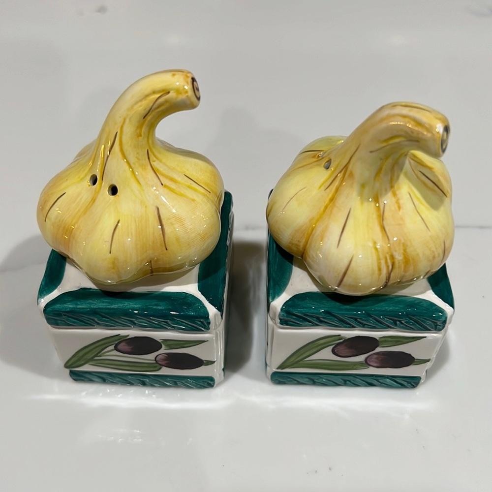 CLAY ART OLIVE & GARLIC SALT & PEPPER SHAKERS